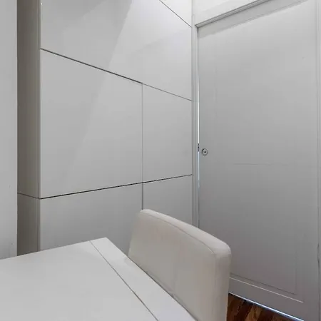 Red Line Design Apartment *